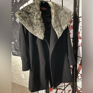 NWOT. Hal Rubenstein-black winter coat with belt and fur lined collar.